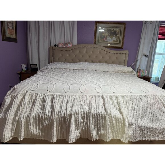 King Size Chenille Tufted Bedspread White With 2 Shams-Preowned - Picture 2 of 7